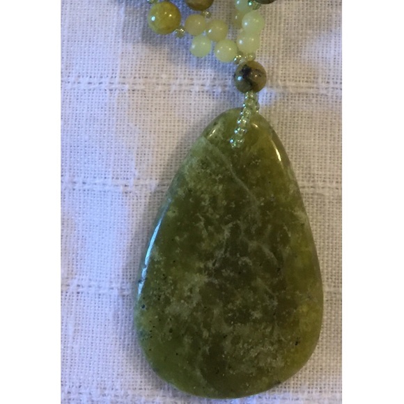 Natural stone necklace in shades of green - Picture 2 of 3